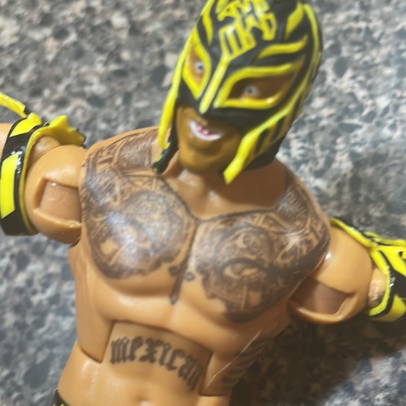 Rey mysteryo elite 4 months old good condition black yellow tattoos - Picture 3 of 5